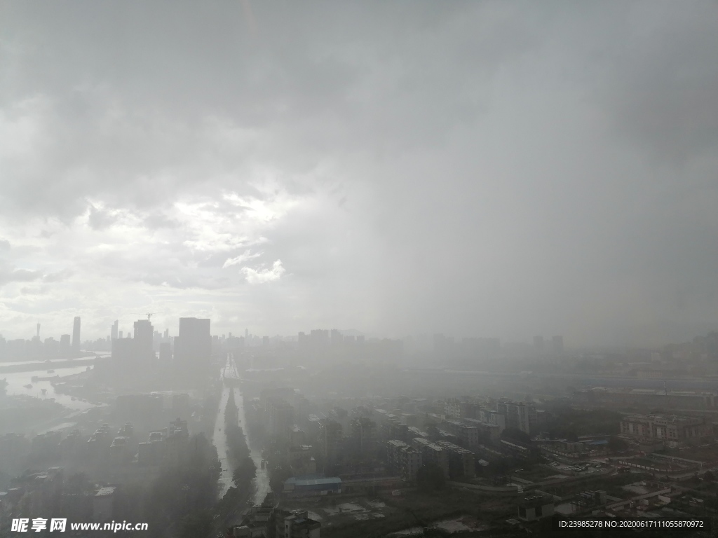 暴雨