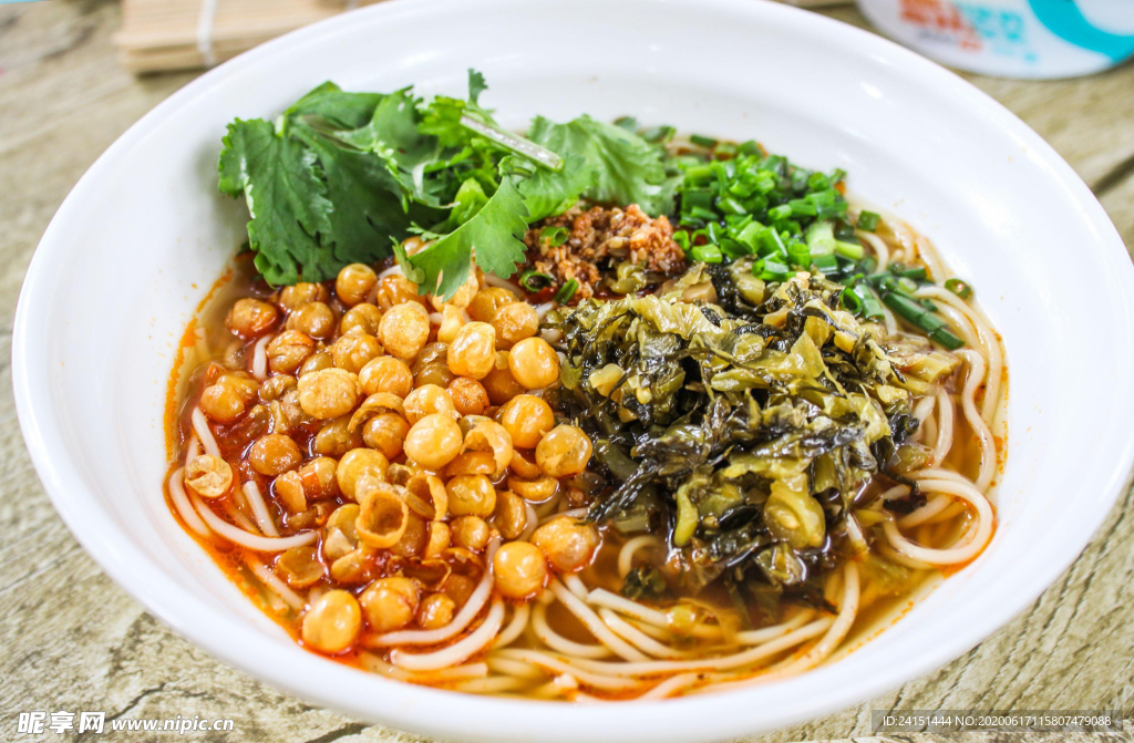 豌豆酸菜小面