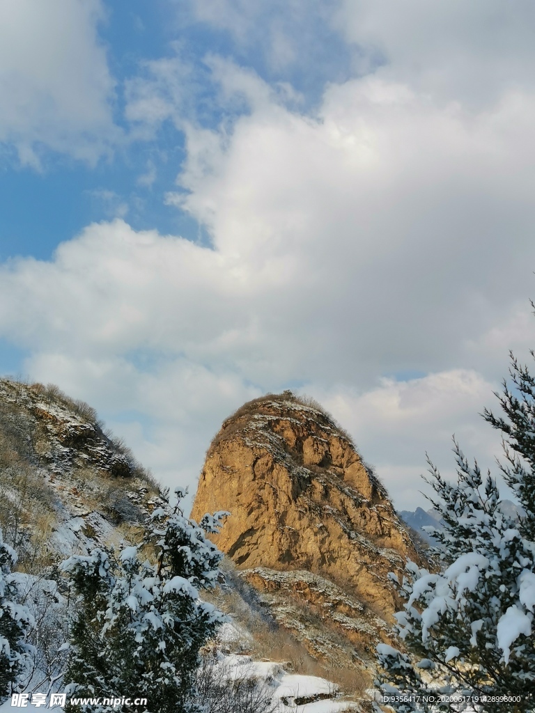 雪景山峦