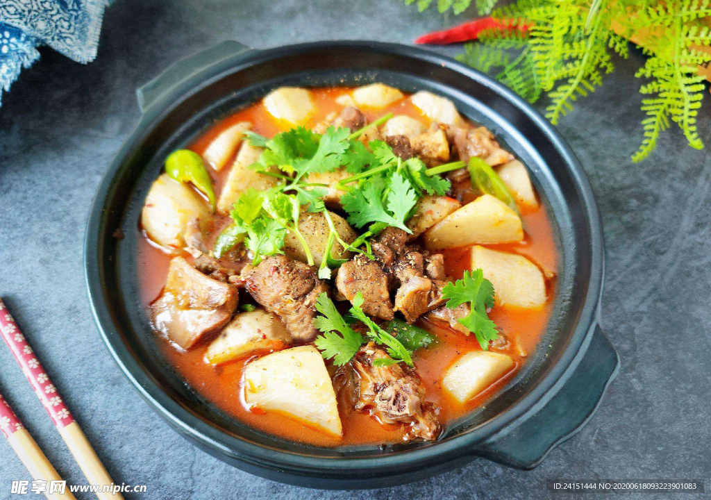 砂锅土豆炖鸡