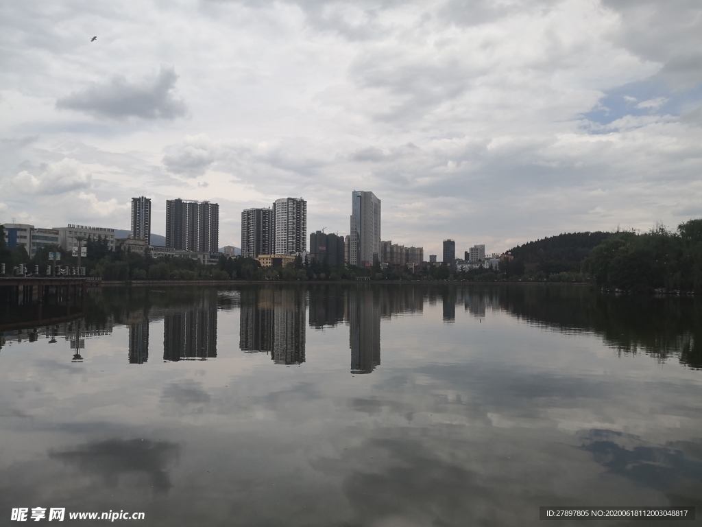 湖景城市