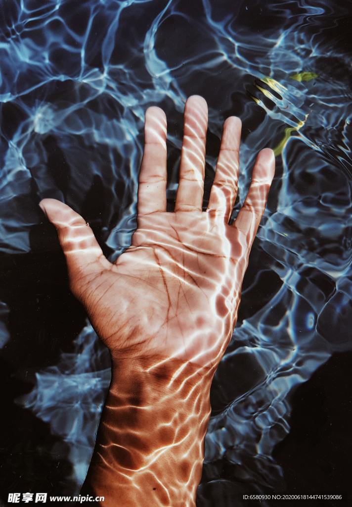 水