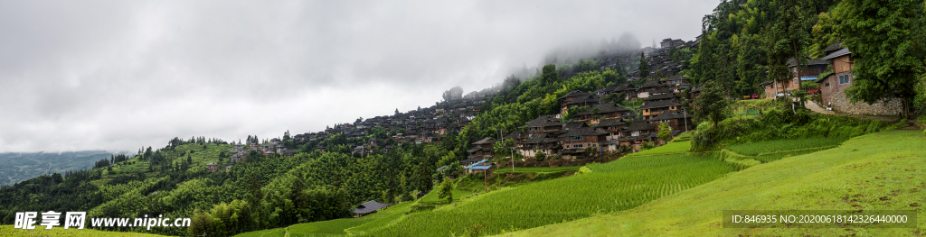岜沙全景图