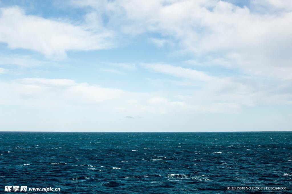 蔚蓝大海海水