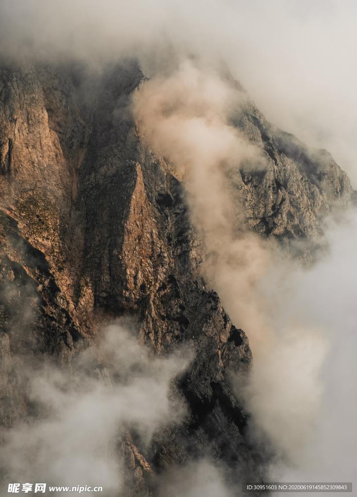 陡峭