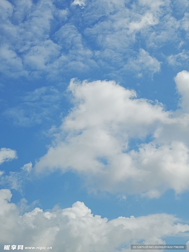 夏日蓝天