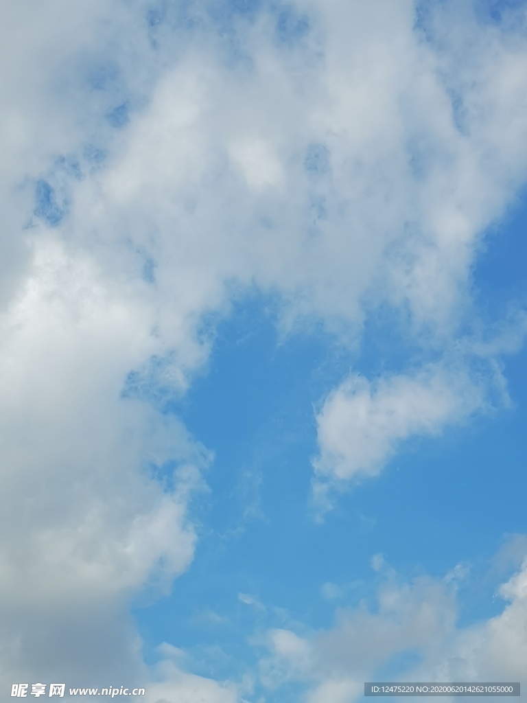 夏日蓝天