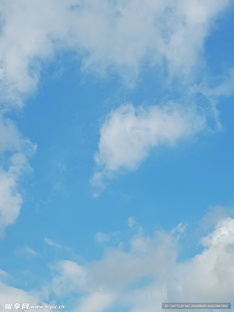 夏日蓝天