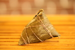 端午摆放包好的粽子