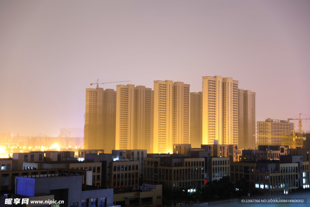 夜晚城市楼盘