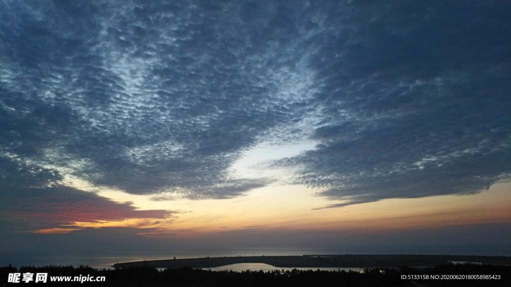 大海日出  云海