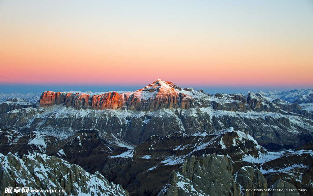 阿尔卑斯山风景图片