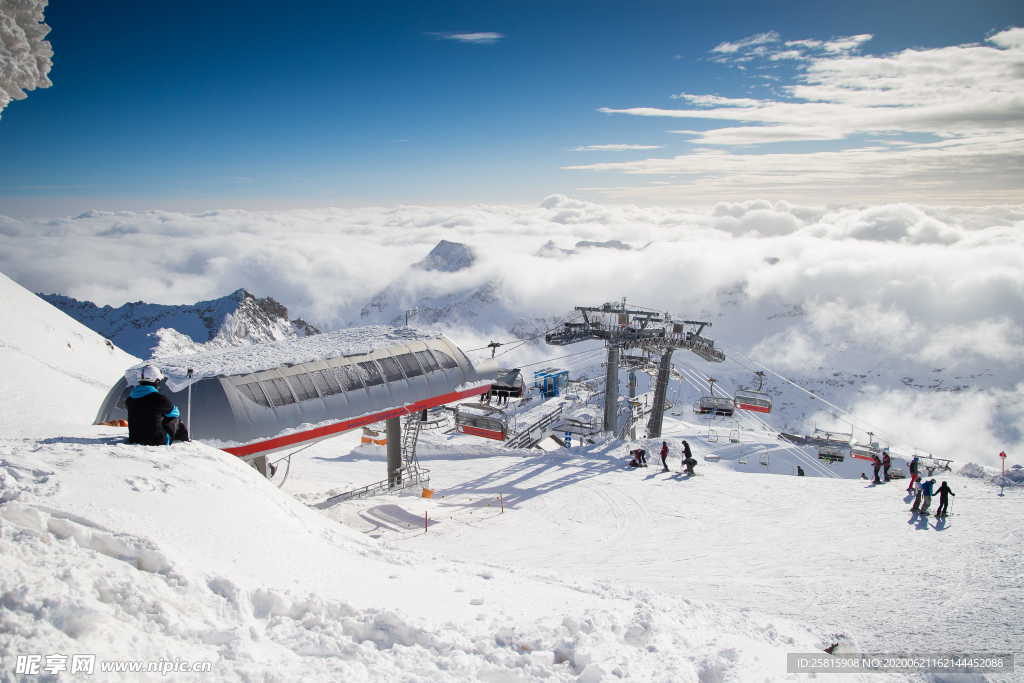 滑雪运动滑雪板图片