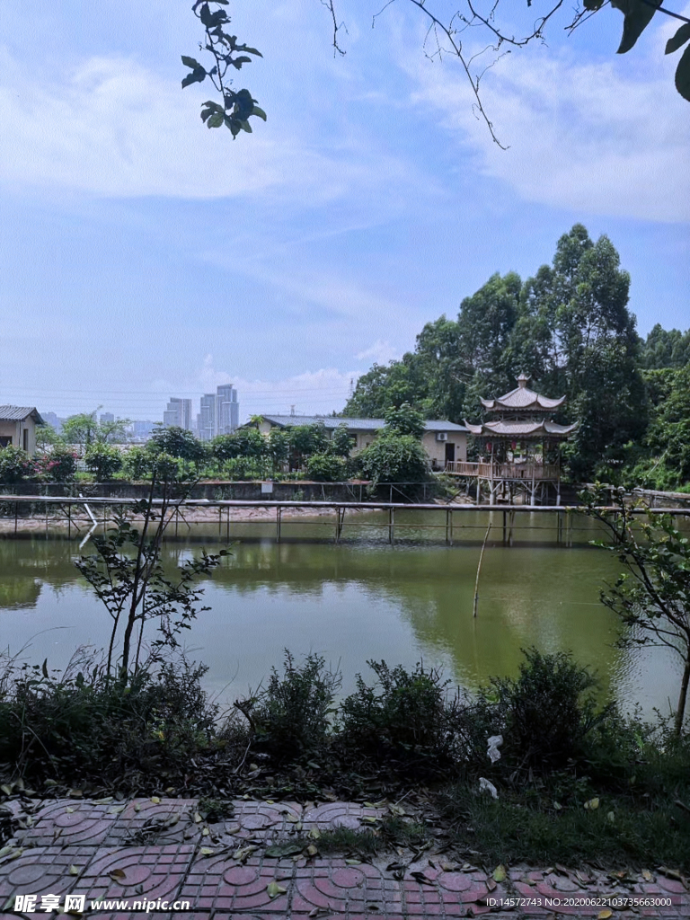 蓝天油画风景