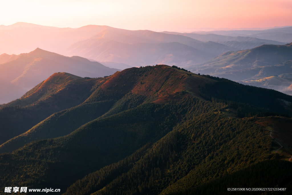 山川剪影风景图片