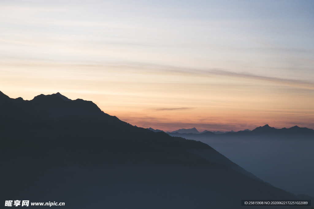 山川剪影风景图片