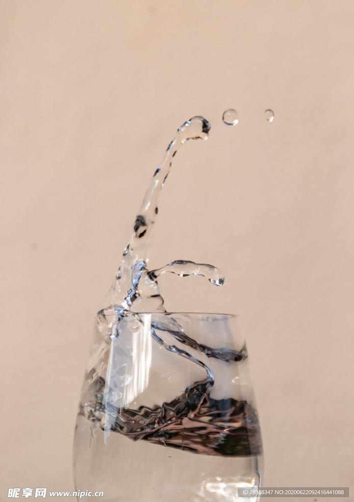 溅起的水花