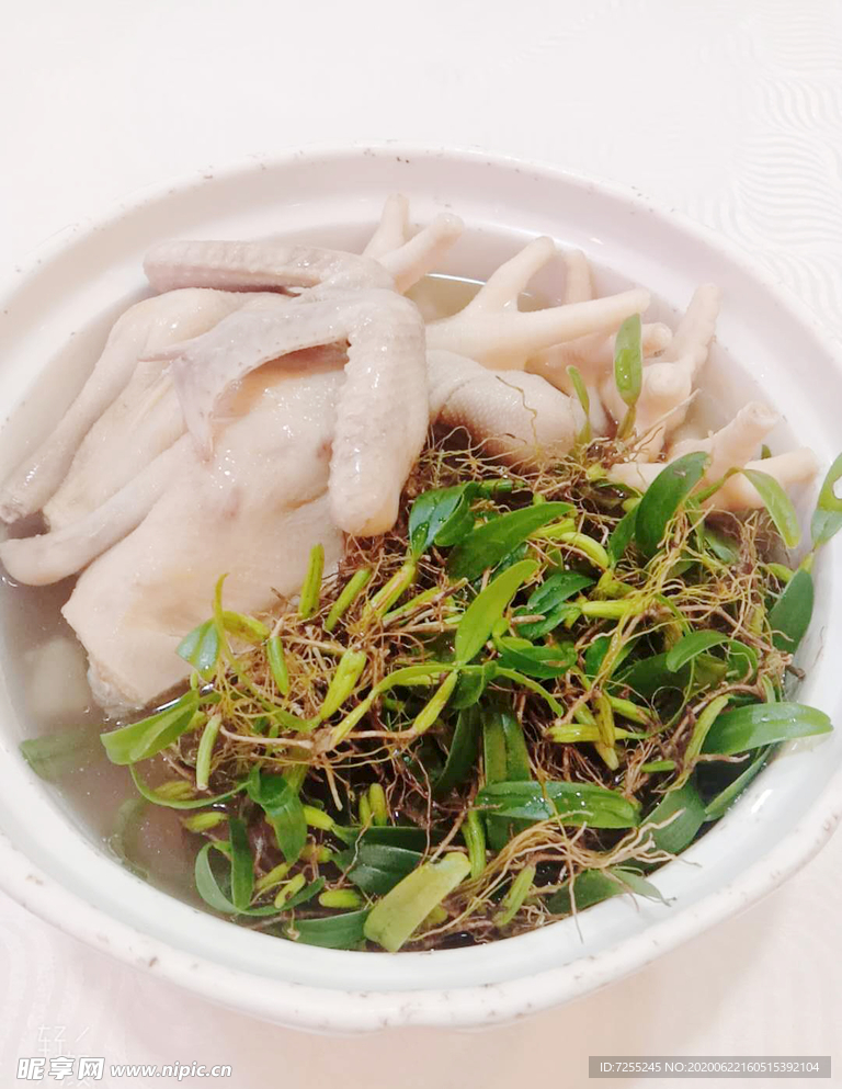 石上莲蒸乳鸽