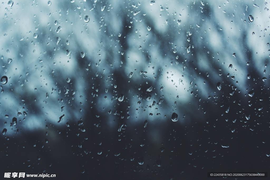 玻璃水珠雨滴朦胧外景