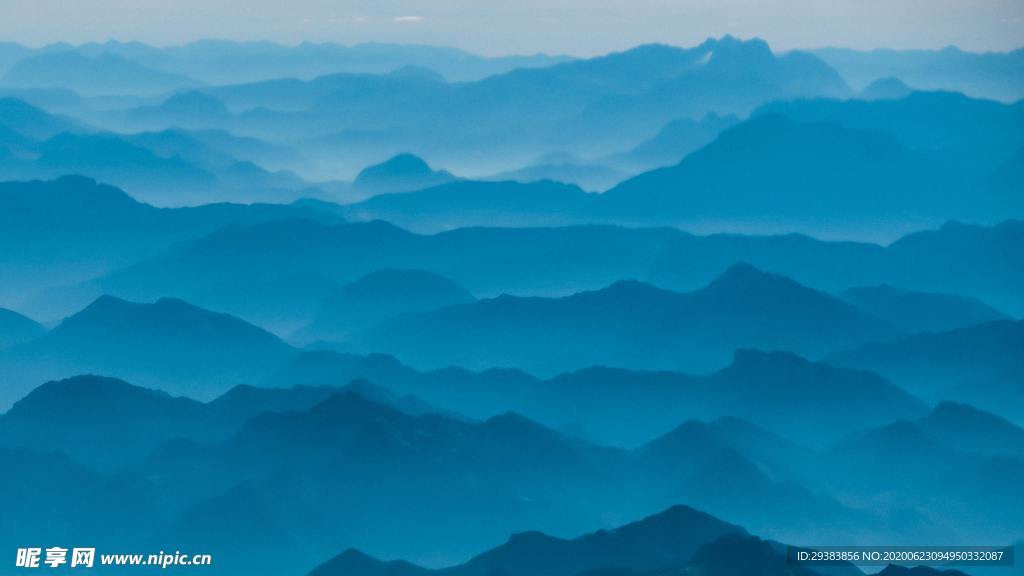 重峦叠嶂