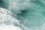 白色浪花 海水