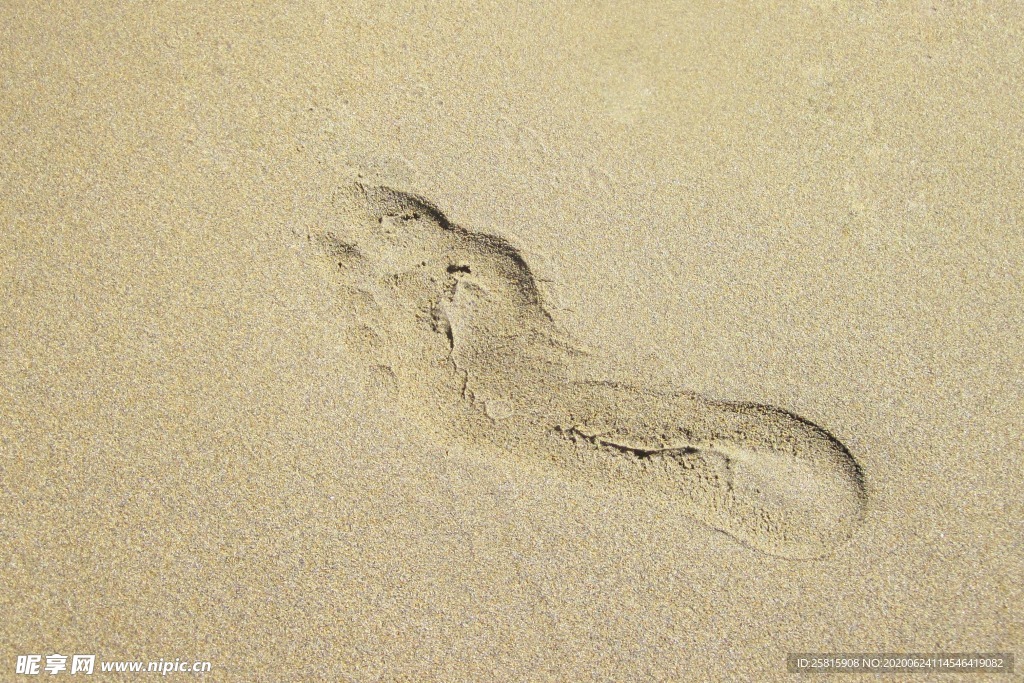 脚印鞋印足迹痕迹图片  沙滩鞋