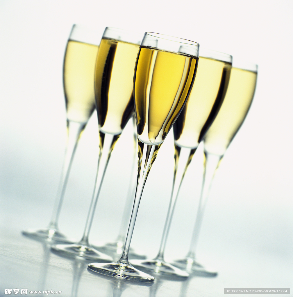 香槟高脚杯