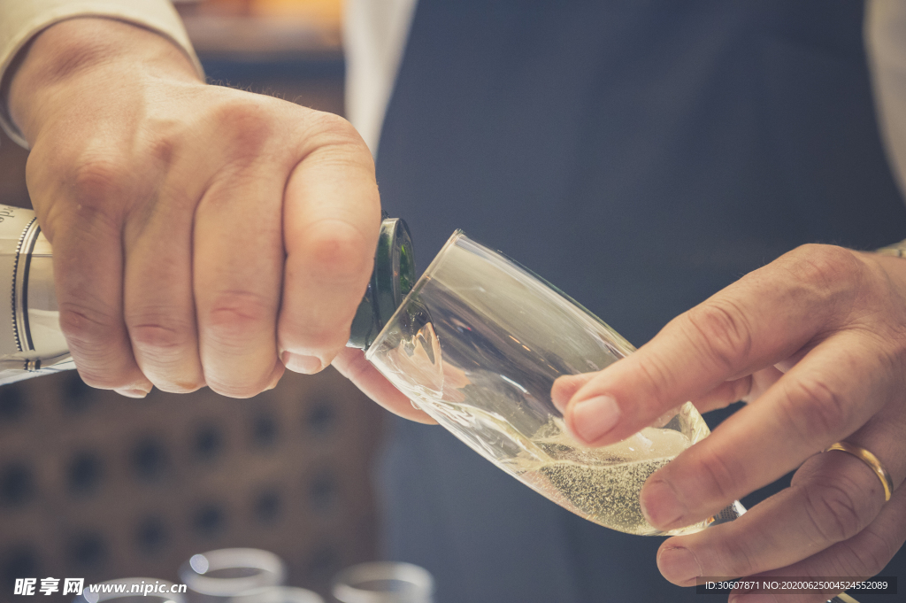 香槟高脚杯