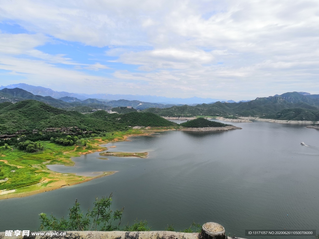 阴晴易水湖