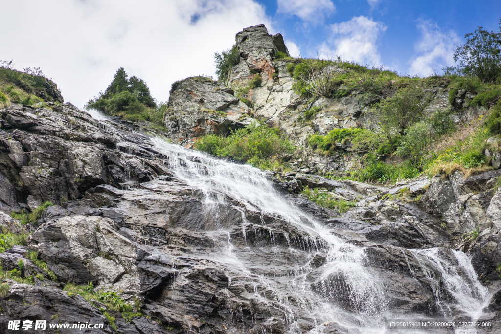 林间溪水山水风景图片