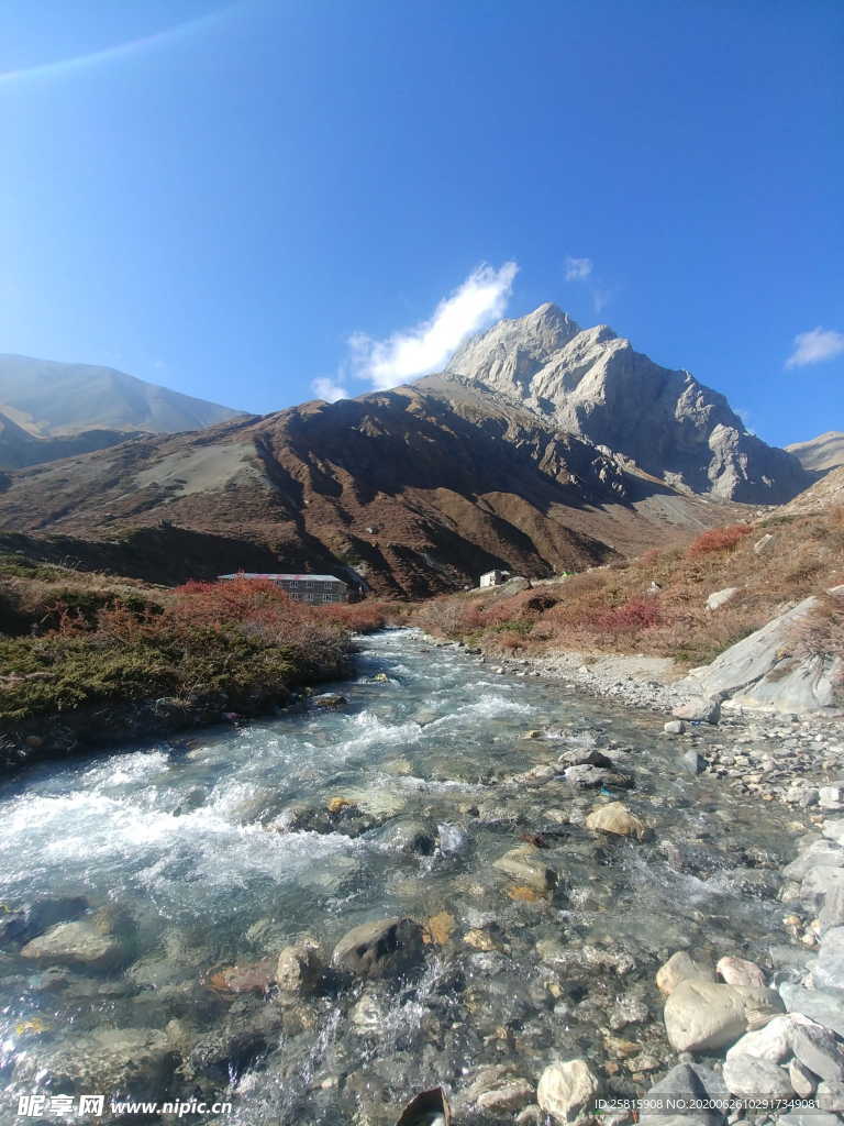 林间溪水山水风景图片