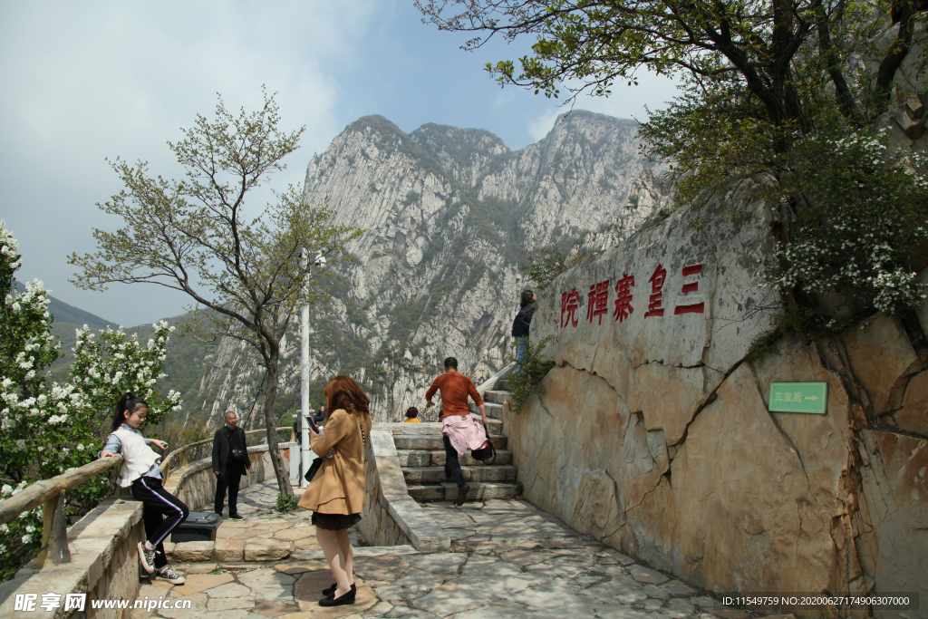 嵩山禅院春景