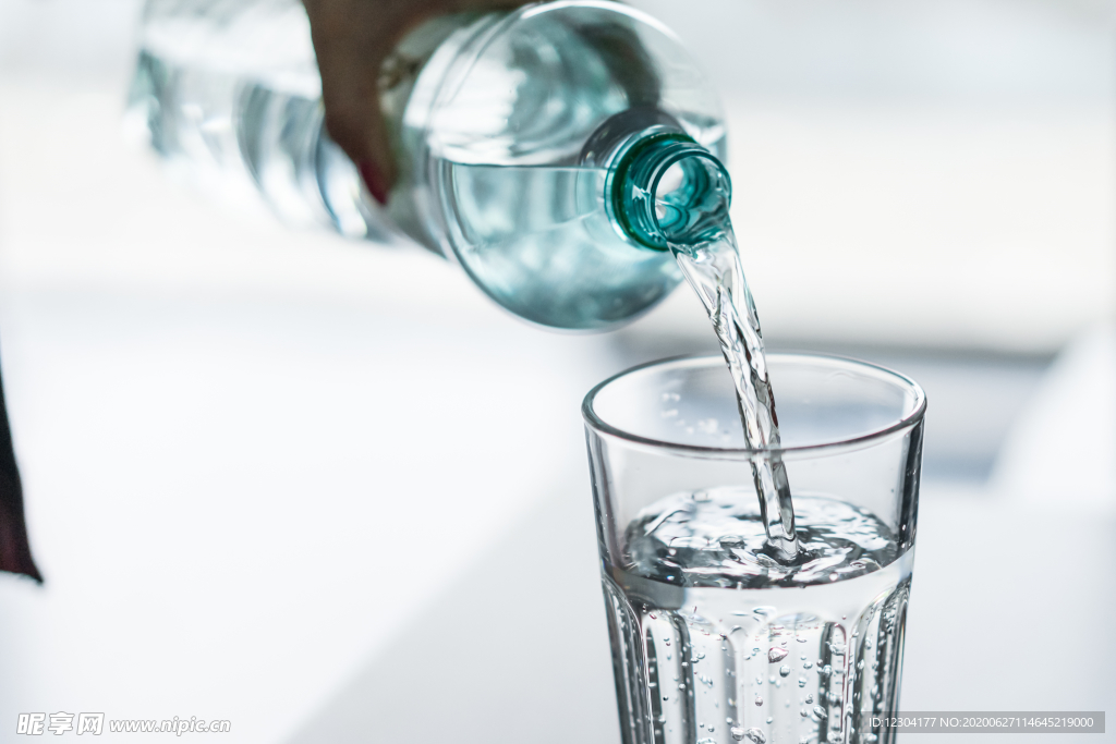 水