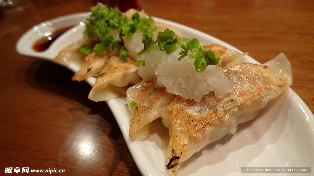 饺子锅贴图片