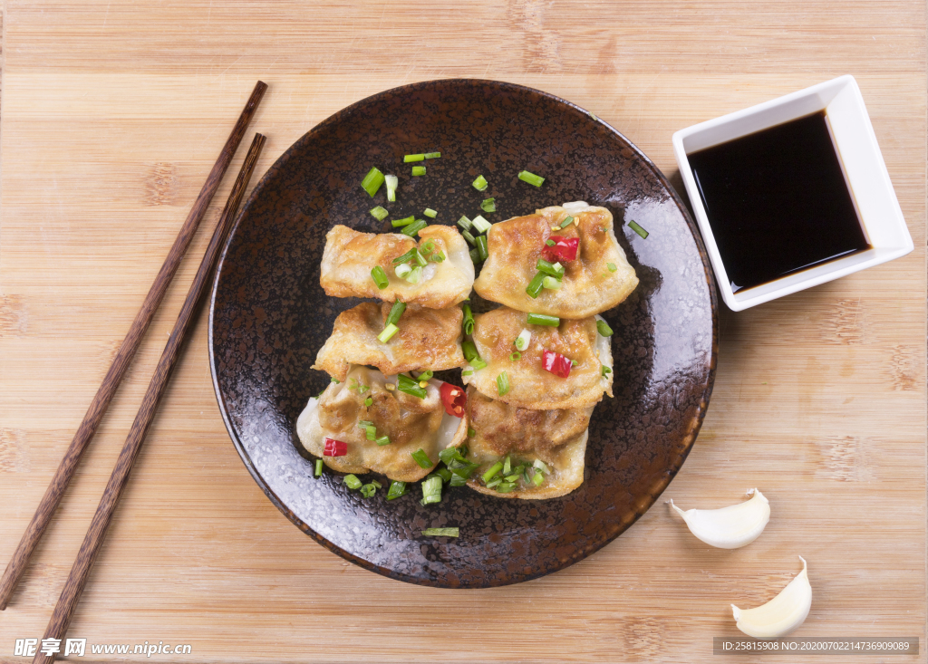 饺子锅贴图片