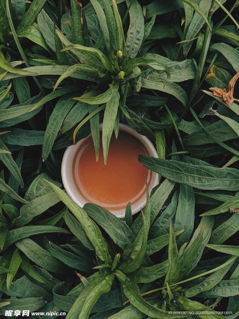 浓郁茶水