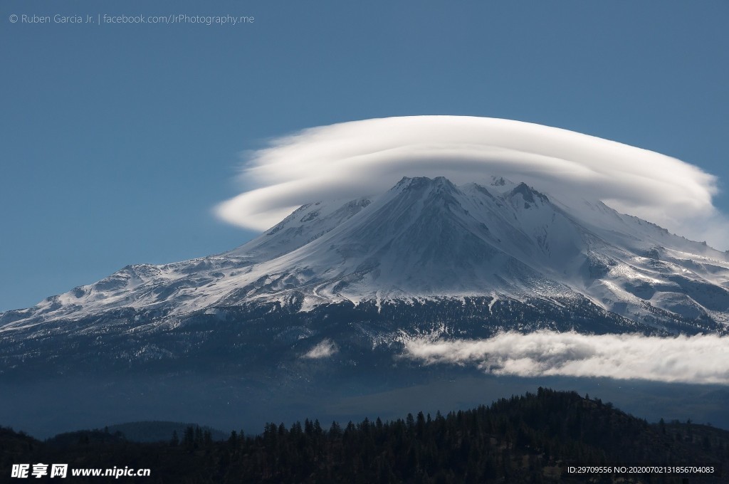 高原雪峰