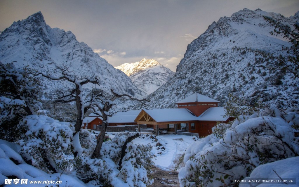 雪山木屋