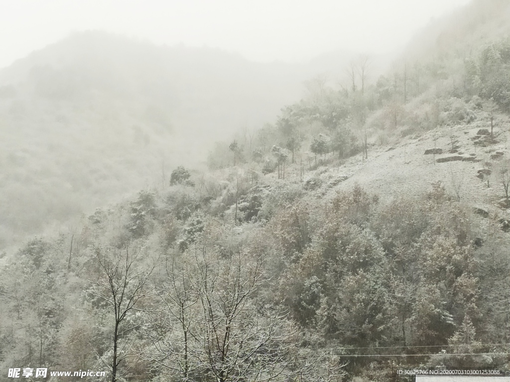 大山雪景