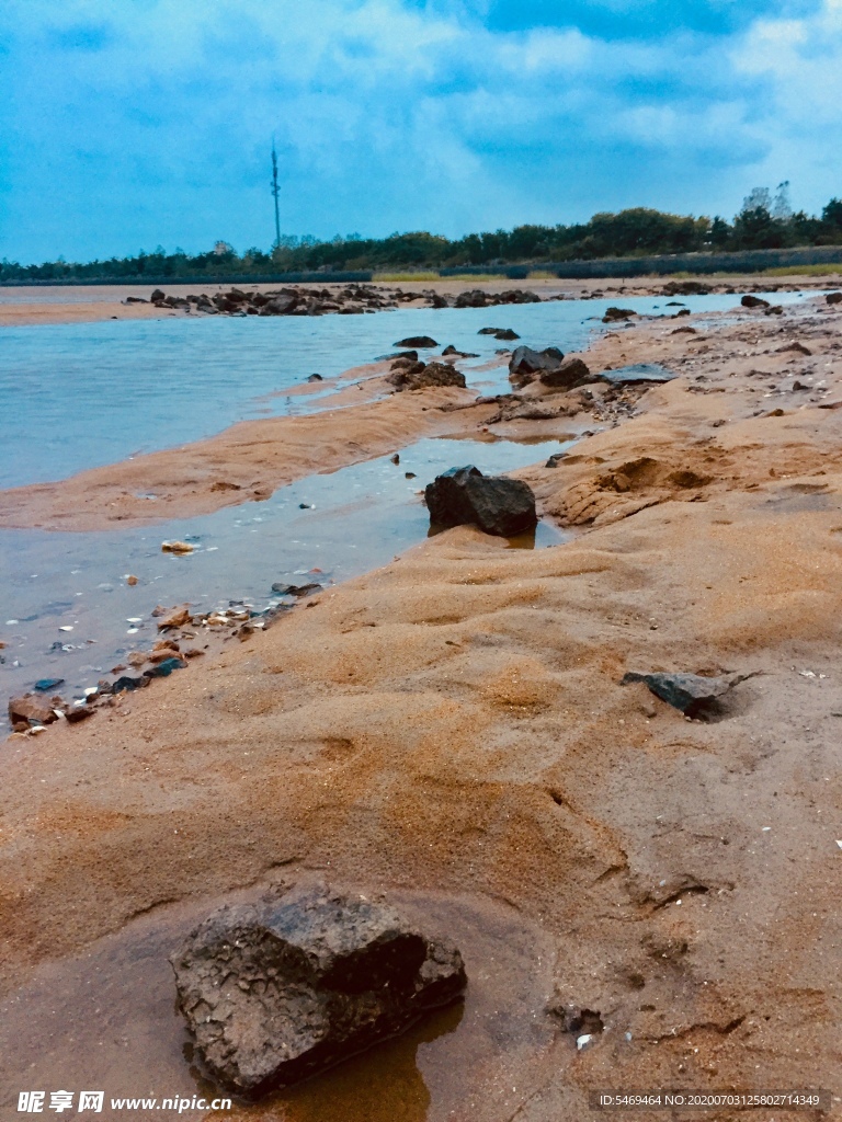 青岛海滩退潮