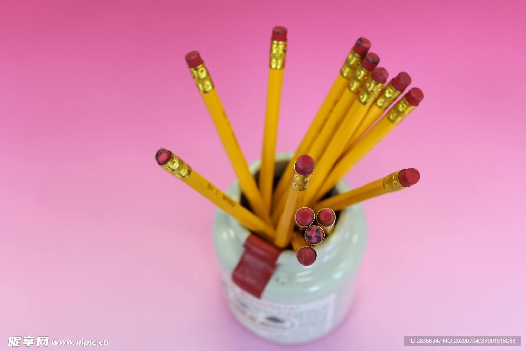五彩铅笔