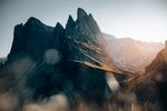 唯美山峰山谷景色