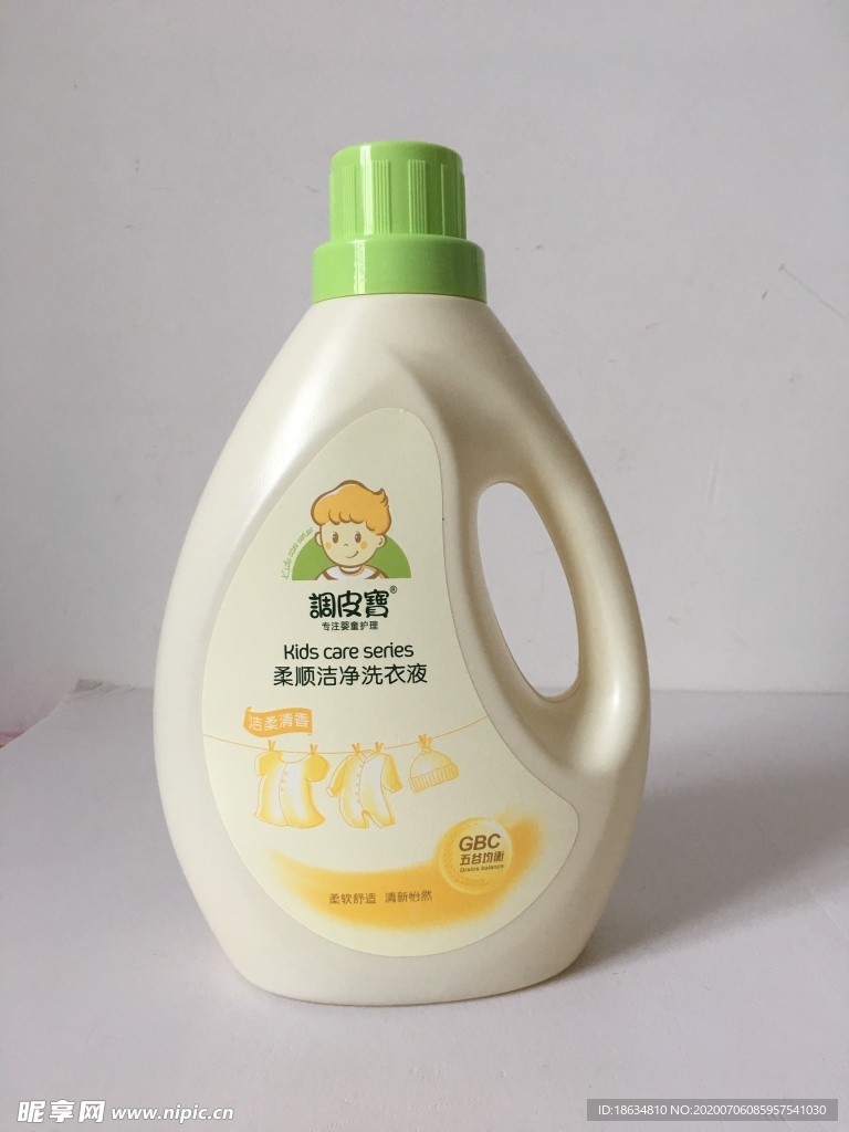 调皮宝柔顺洁净洗衣液