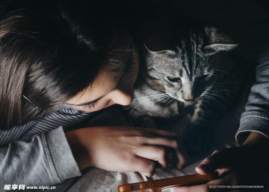 女孩和猫