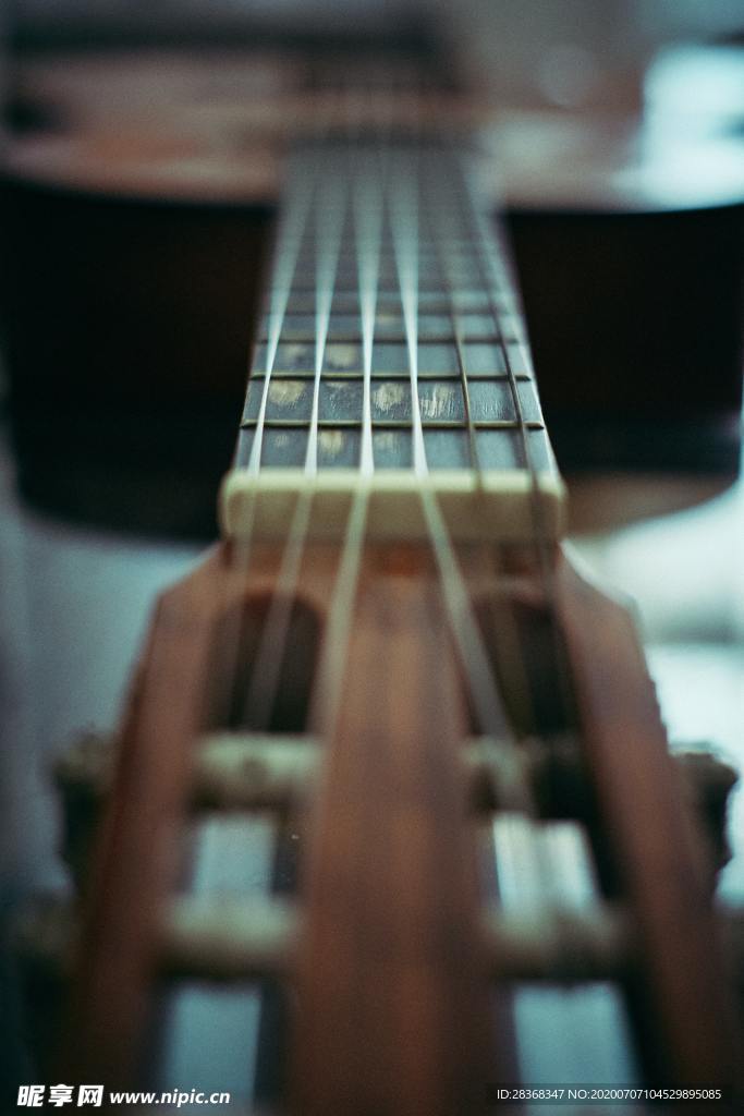 吉他