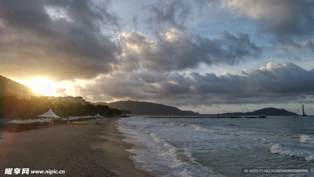 海边日出