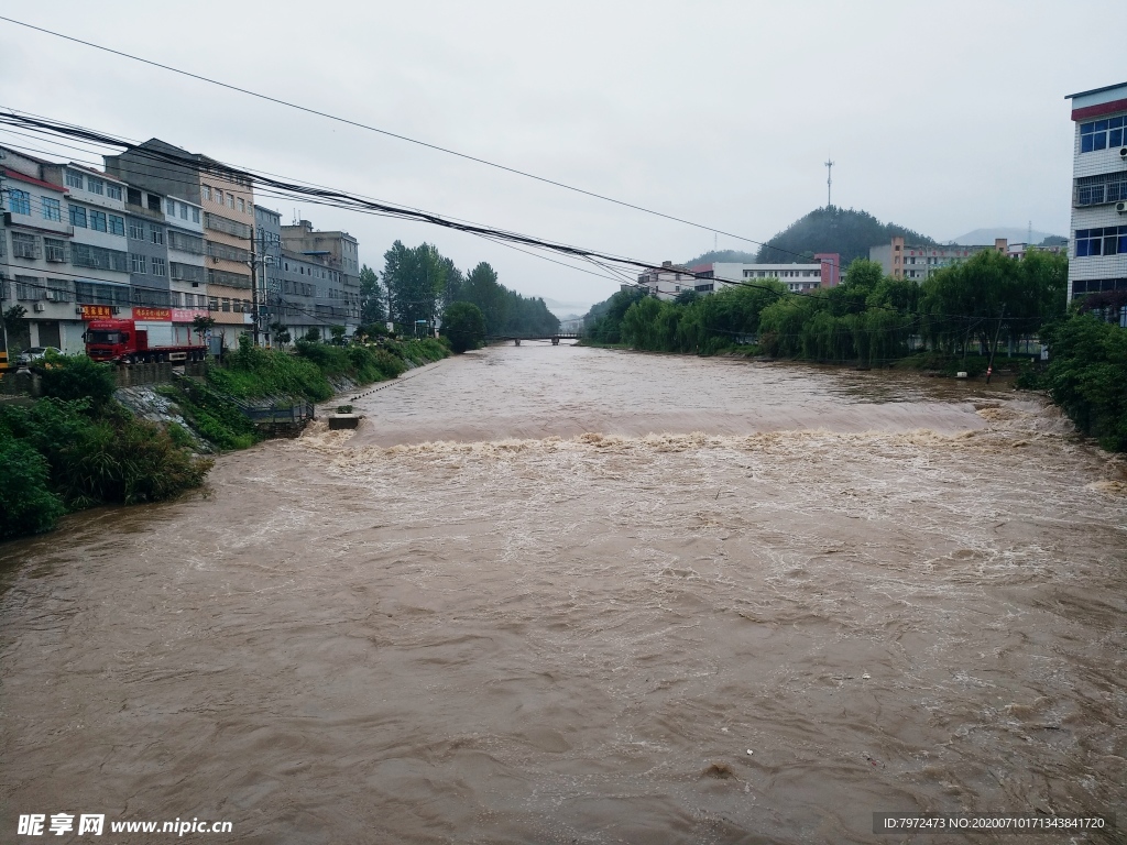 洪水