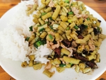 酸豇豆盖饭