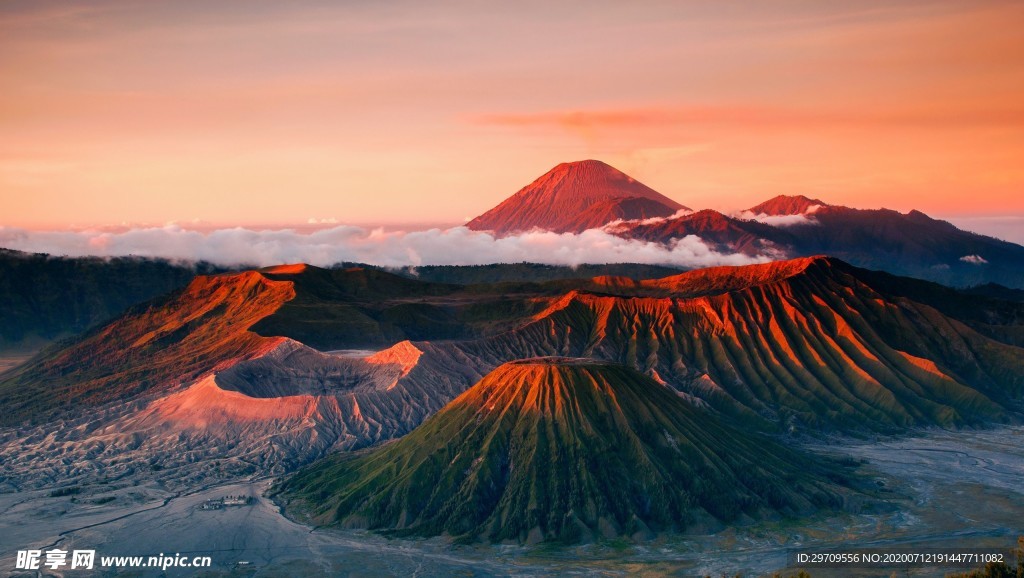 高原晚霞美景