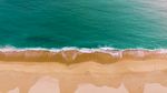 海水拍打沙滩
